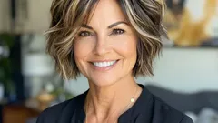 Klippningar efter 40: Vilken frisyr ska du välja för att se stilfull ut utan att styla håret?