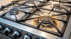 Inga dyra medel eller blekmedel: så rengör du spisen utan att lämna feta spår